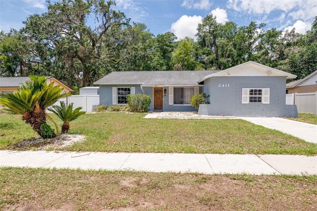 2411 DEVONWOODE PLACE SEFFNER, FL 33584