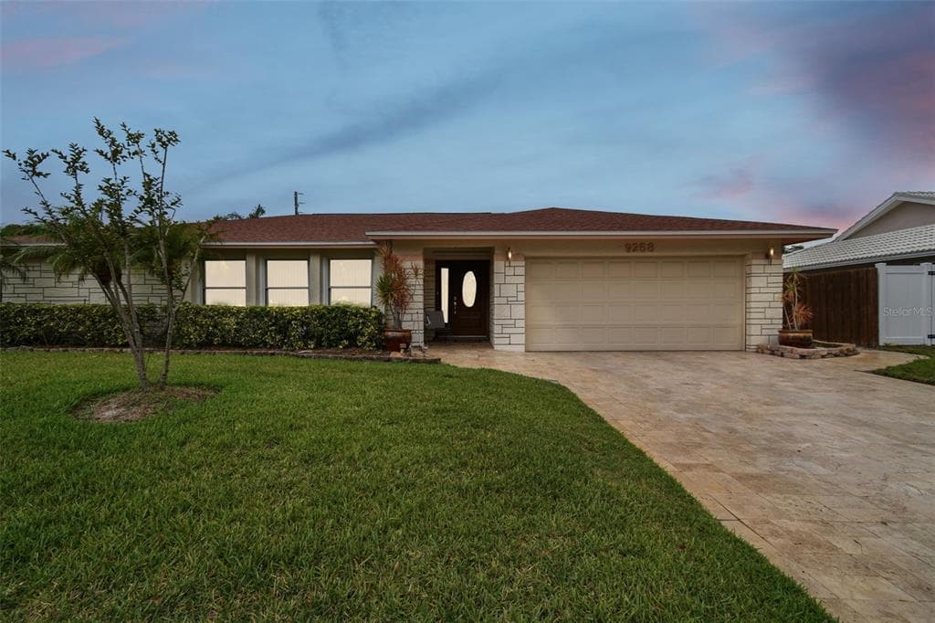 9258 121ST STREET SEMINOLE, FL 33772