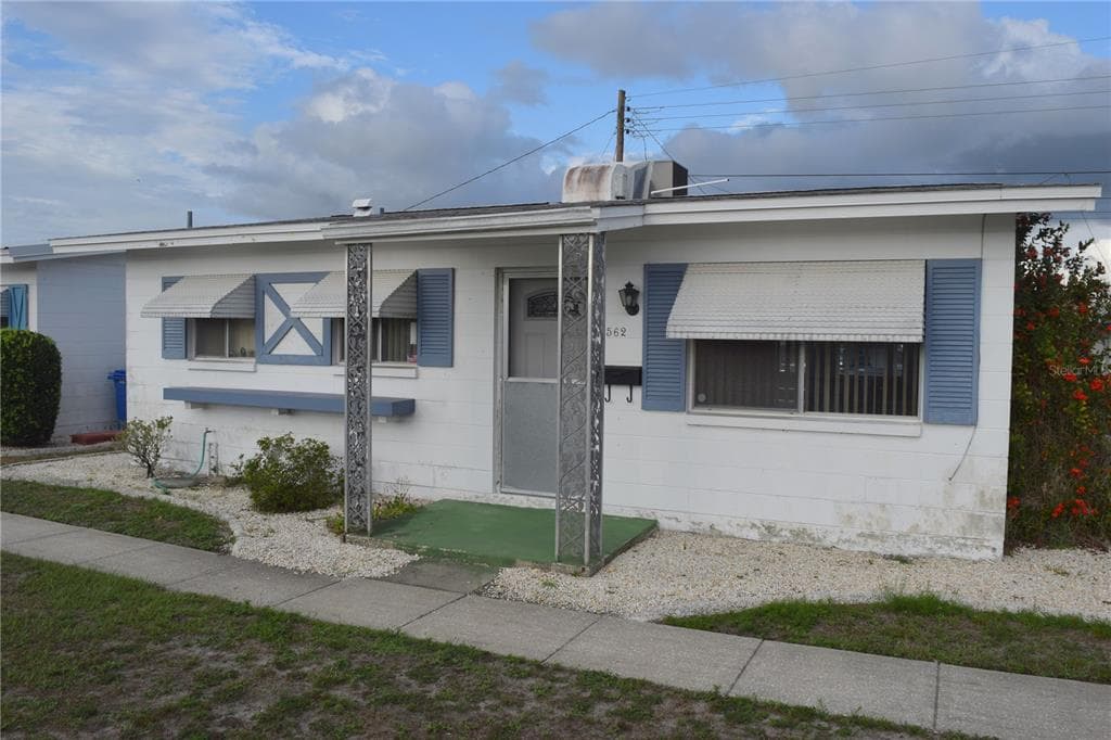 1562 COUNCIL DRIVE SUN CITY CENTER, FL 33573