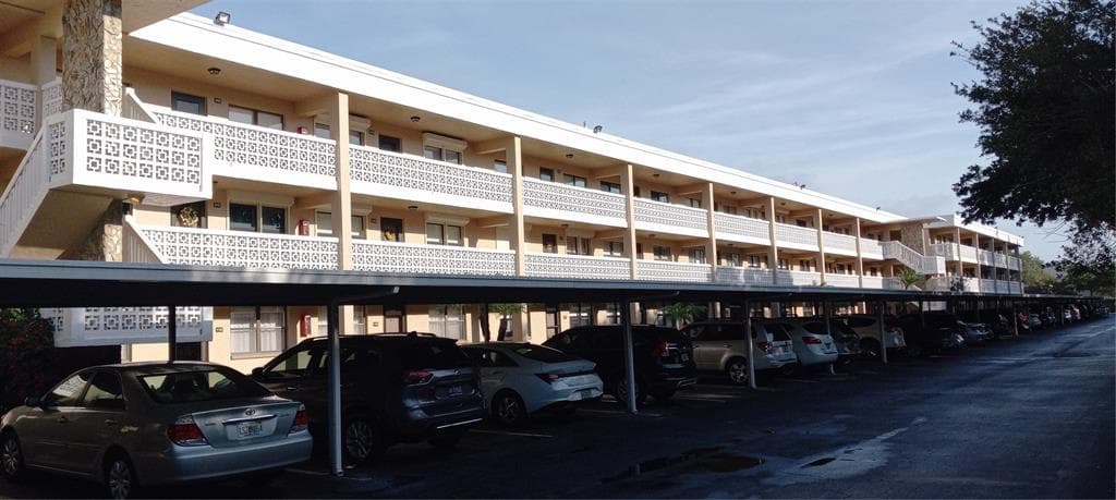 5080 LOCUST STREET NE UNIT 320 ST PETERSBURG, FL 33703