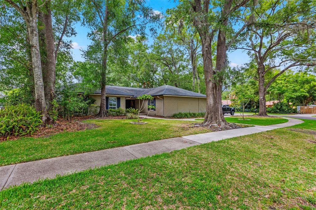 10426 OAKBROOK DRIVE TAMPA, FL 33618
