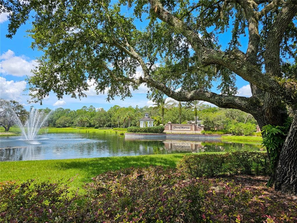 8122 HAMPTON LAKE DRIVE TAMPA, FL 33647