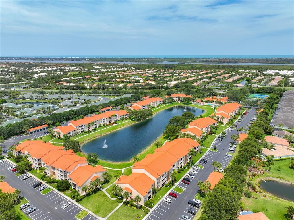 1570 S 42ND CIRCLE UNIT 201 VERO BEACH, FL 32967