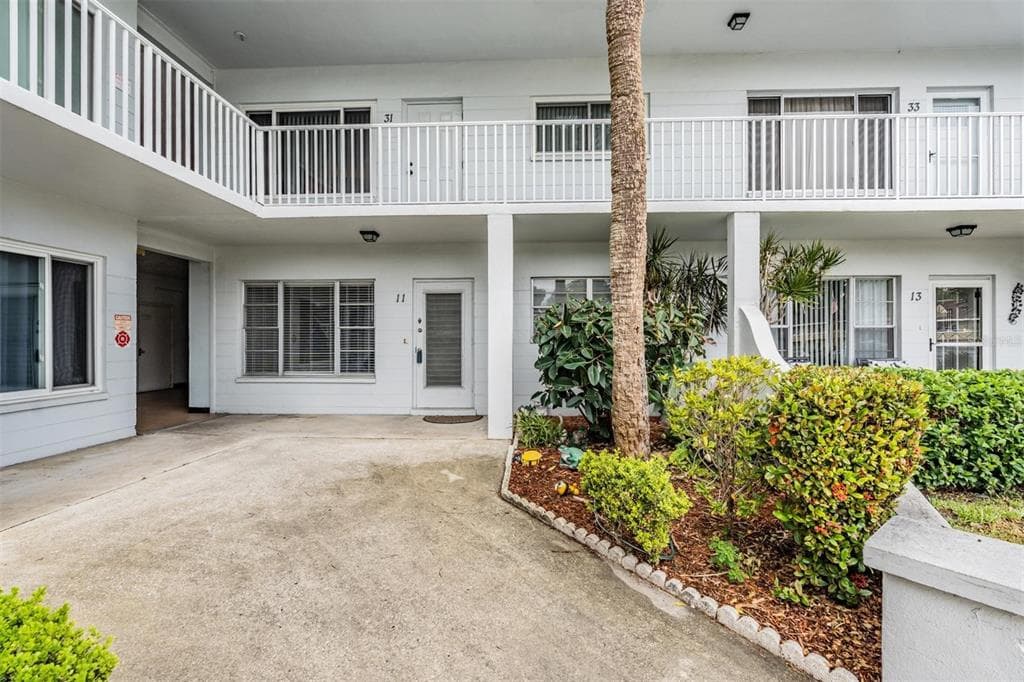 2001 WORLD PARKWAY BOULEVARD UNIT 11 CLEARWATER, FL 33763