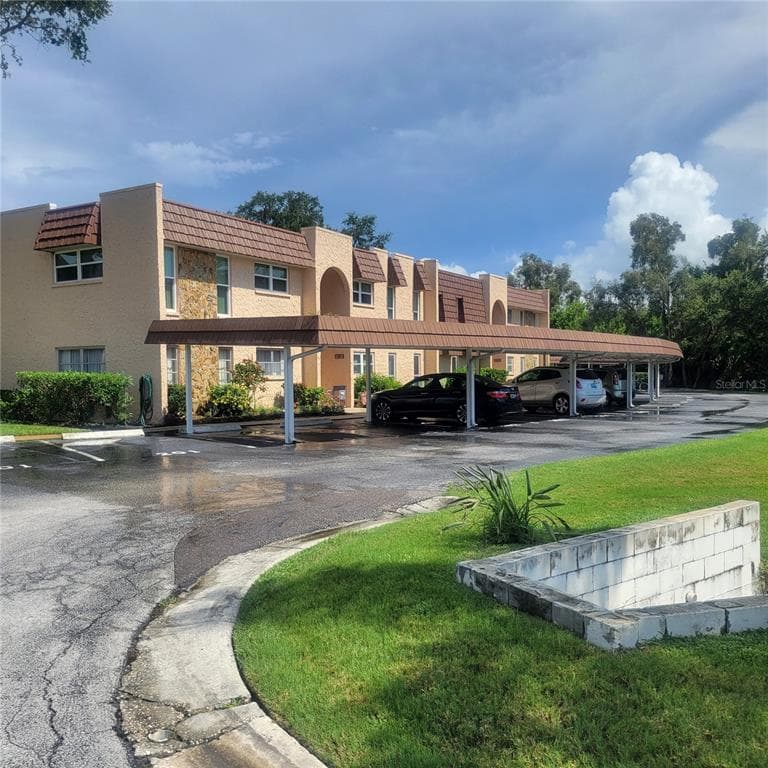 107 ASPEN CIRCLE UNIT 107 SEMINOLE, FL 33777