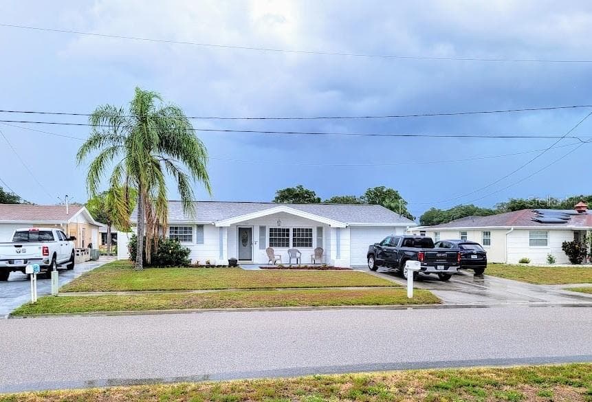 1330 CHANCELLOR DRIVE HOLIDAY, FL 34690