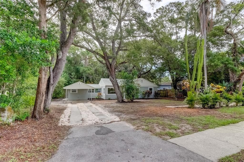 1107 N BETTY LANE CLEARWATER, FL 33755