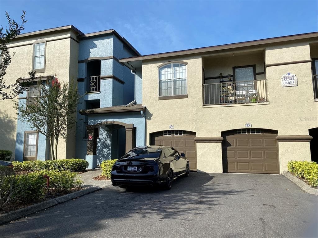 8517 ISLAND BREEZE LANE UNIT 209 TEMPLE TERRACE, FL 33637