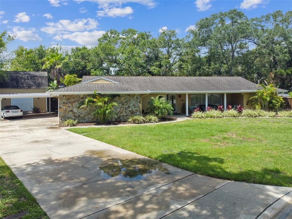 1558 BELLEAIR LANE