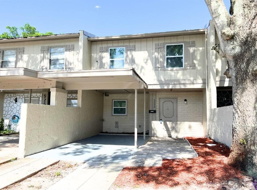 5252 TENNIS COURT CIRCLE CIRCLE TAMPA, FL 33617