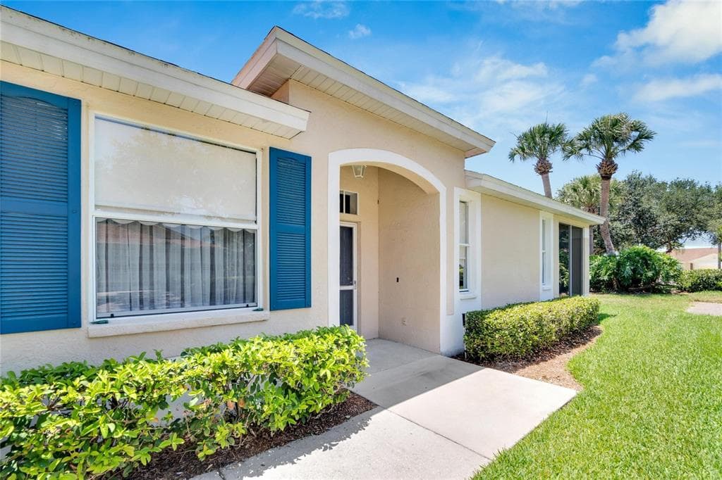 1002 RADISON AVENUE UNIT 17 SUN CITY CENTER, FL 33573
