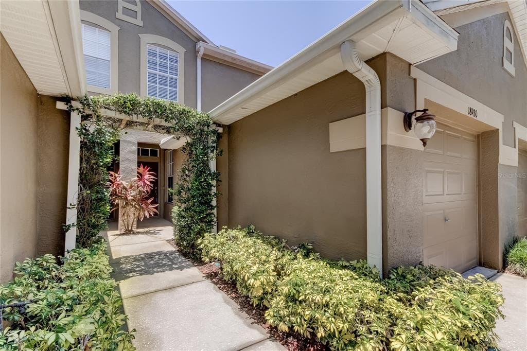 18930 DUQUESNE DRIVE TAMPA, FL 33647
