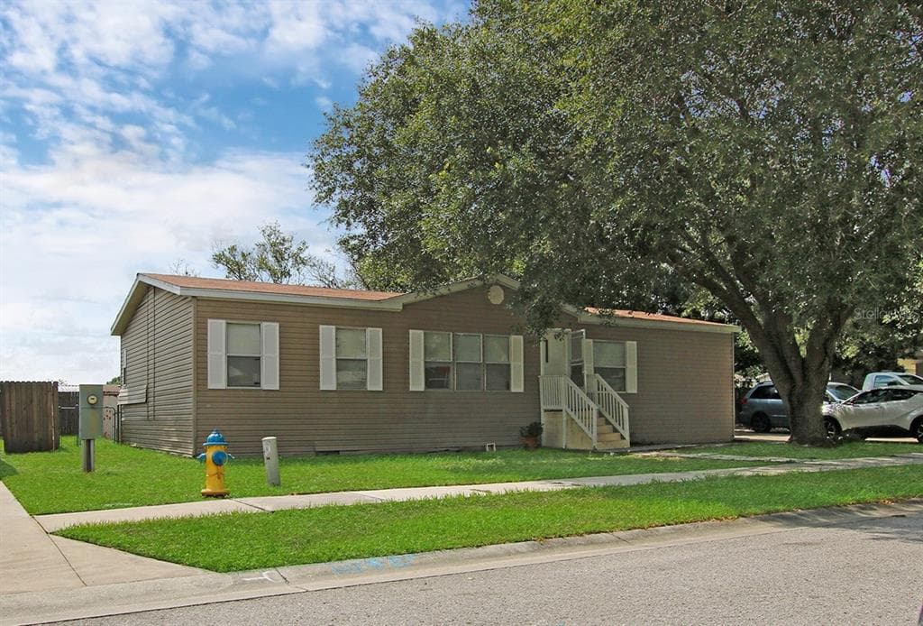 3837 KIAH DRIVE WESLEY CHAPEL, FL 33543