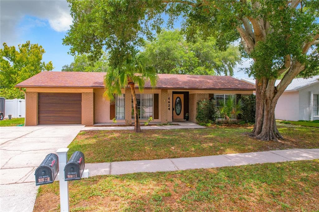 6624 REEF CIR TAMPA, FL 33625