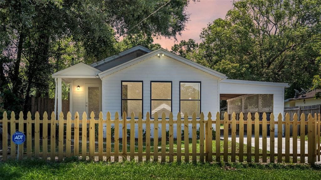 8911 N ASHLEY STREET TAMPA, FL 33604