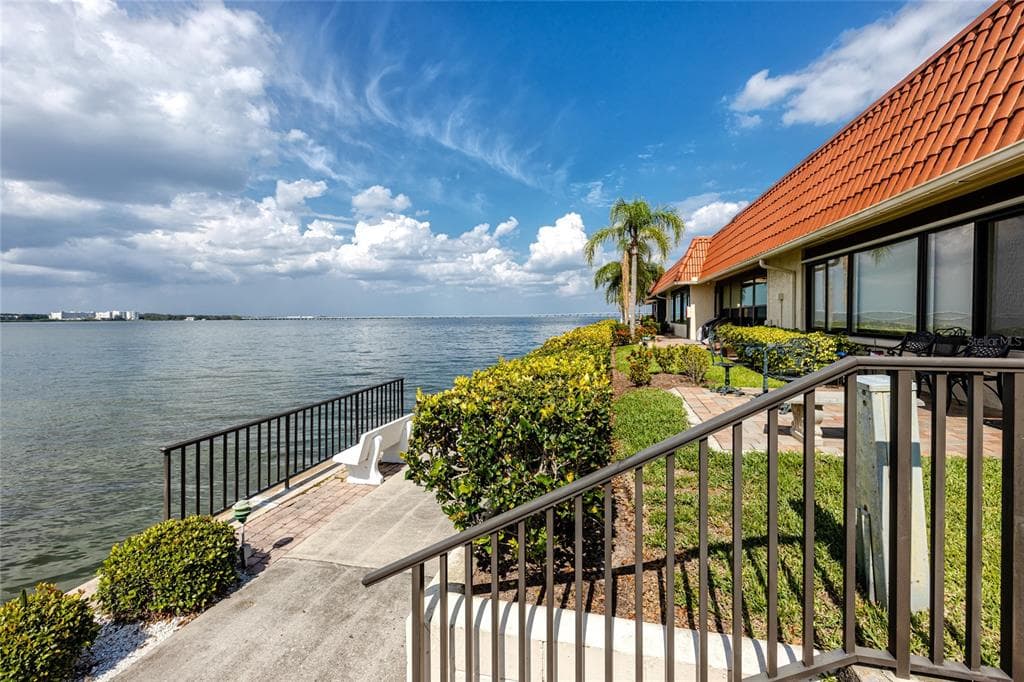 19029 US HIGHWAY 19 N UNIT 17D CLEARWATER, FL 33764