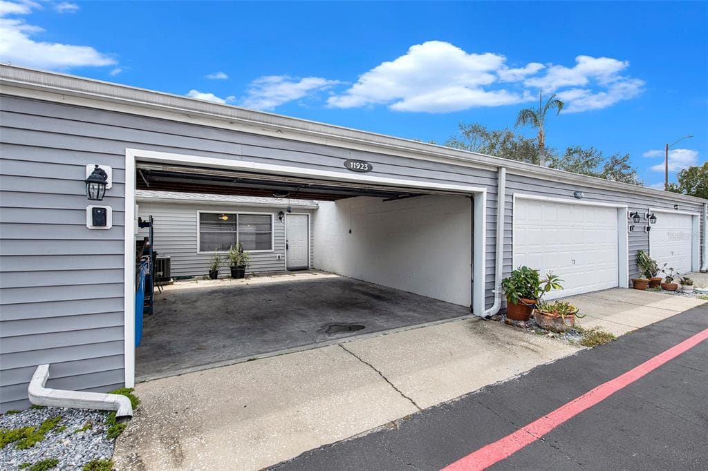 11923 DIETZ DRIVE UNIT 8 TAMPA, FL 33626