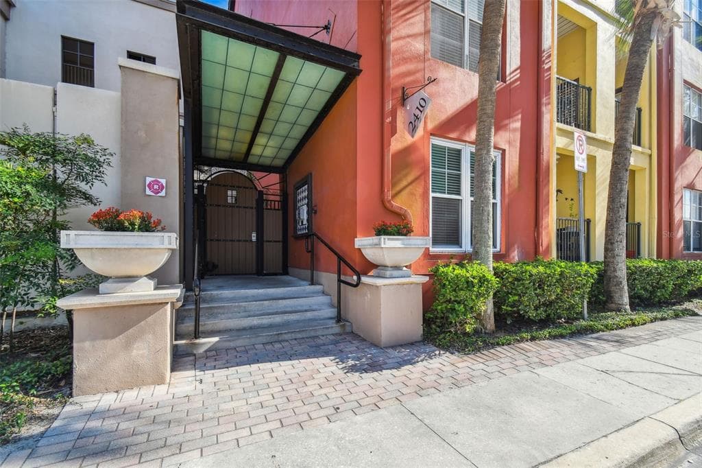 2410 W AZEELE STREET UNIT 226 TAMPA, FL 33609