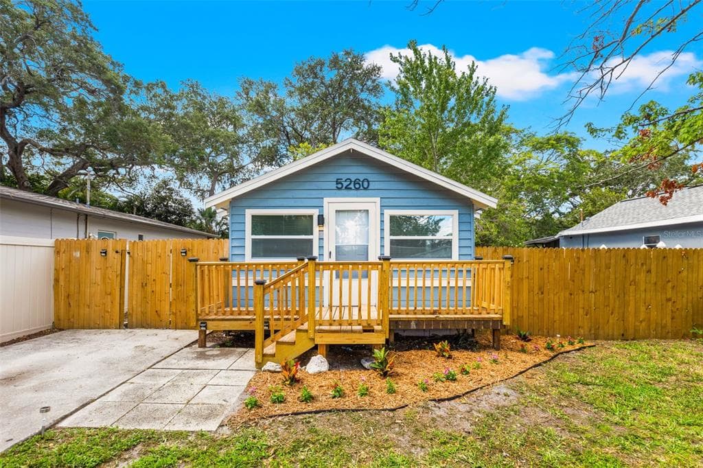 5260 8TH AVENUE N ST PETERSBURG, FL 33710