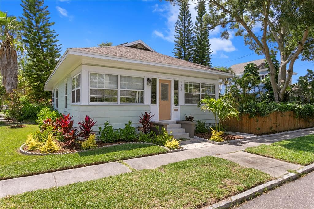 1900 JACKSON STREET N ST PETERSBURG, FL 33704