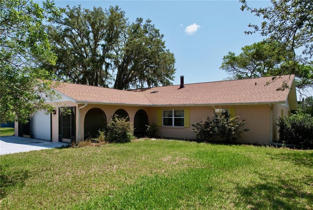 6136 FAIRWAY DRIVE RIDGE MANOR, FL 33523