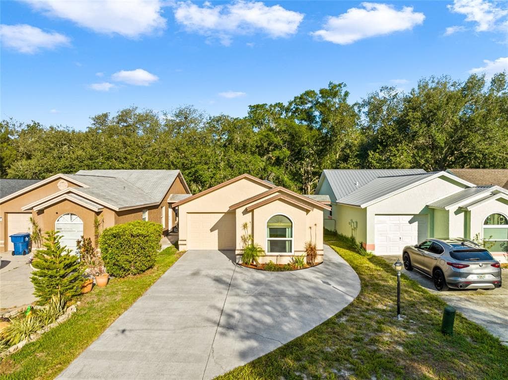 4405 LONGSHORE DRIVE LAND O LAKES, FL 34639