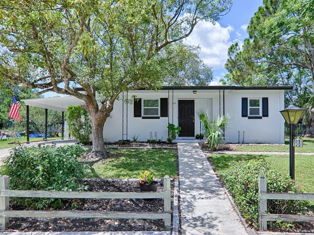 938 VIVIAN TERRACE DELTONA, FL 32725