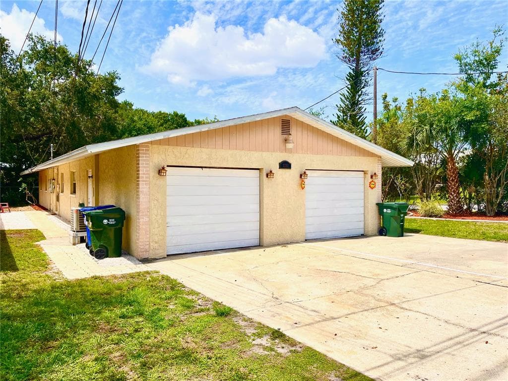 3201 DRYER AVENUE LARGO, FL 33770