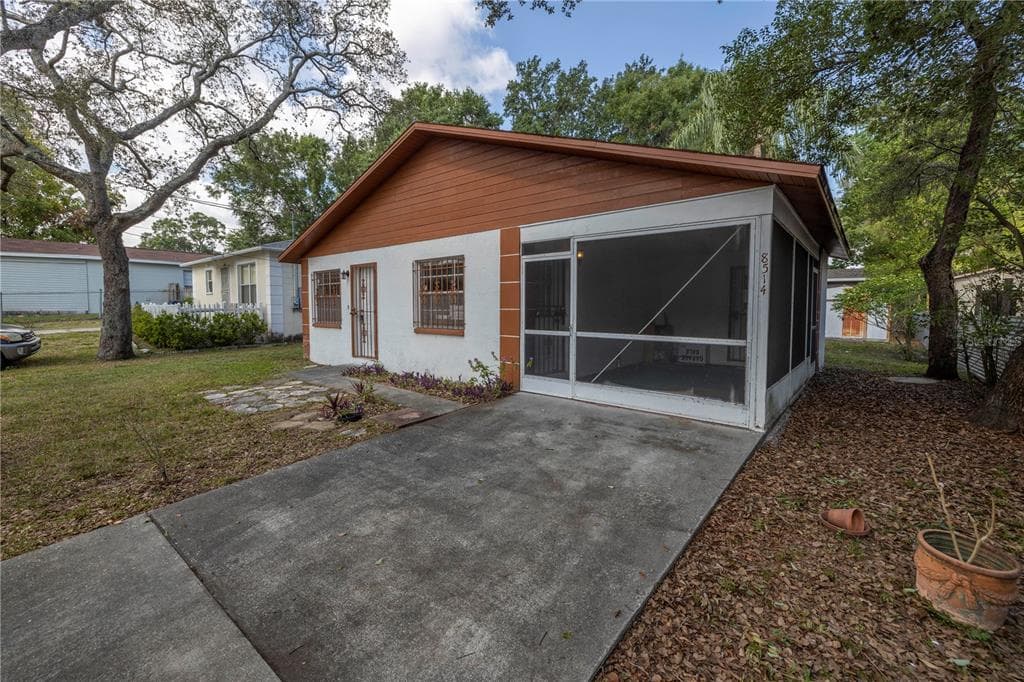 8514 N DIXON AVENUE TAMPA, FL 33604