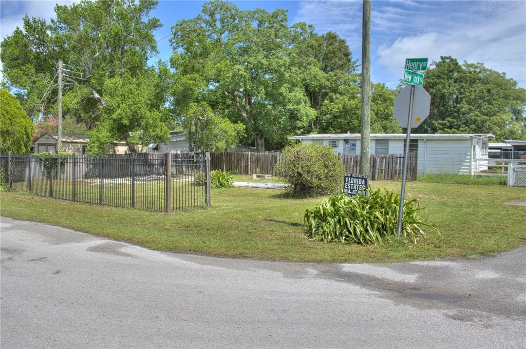 6233 NEW YORK STREET ZEPHYRHILLS, FL 33542