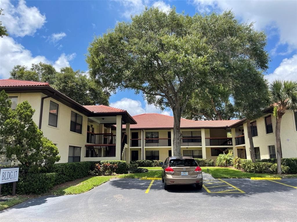1611 HAMMOCK PINE BOULEVARD UNIT 1611 CLEARWATER, FL 33761