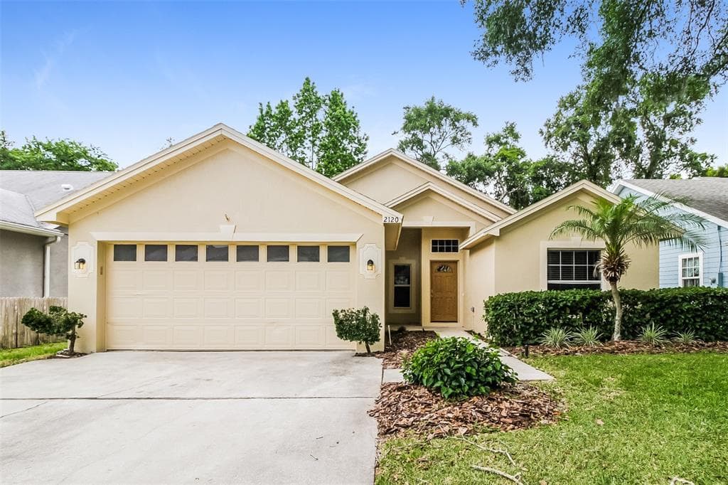 2120 OLD SOUTH LANE APOPKA, FL 32712