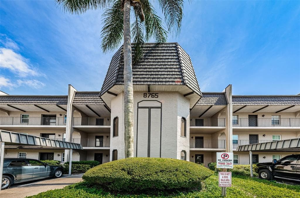 8765 BARDMOOR BOULEVARD UNIT 103 SEMINOLE, FL 33778