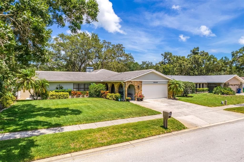 9943 118TH WAY SEMINOLE, FL 33772