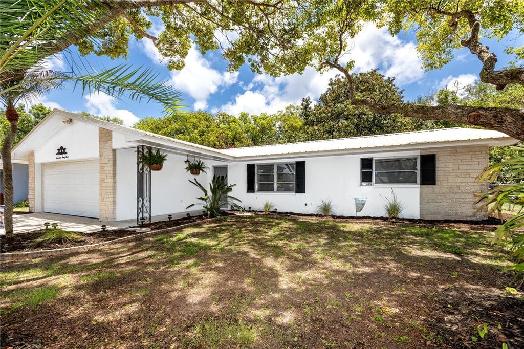 1763 BRIAR CIRCLE DUNEDIN, FL 34698