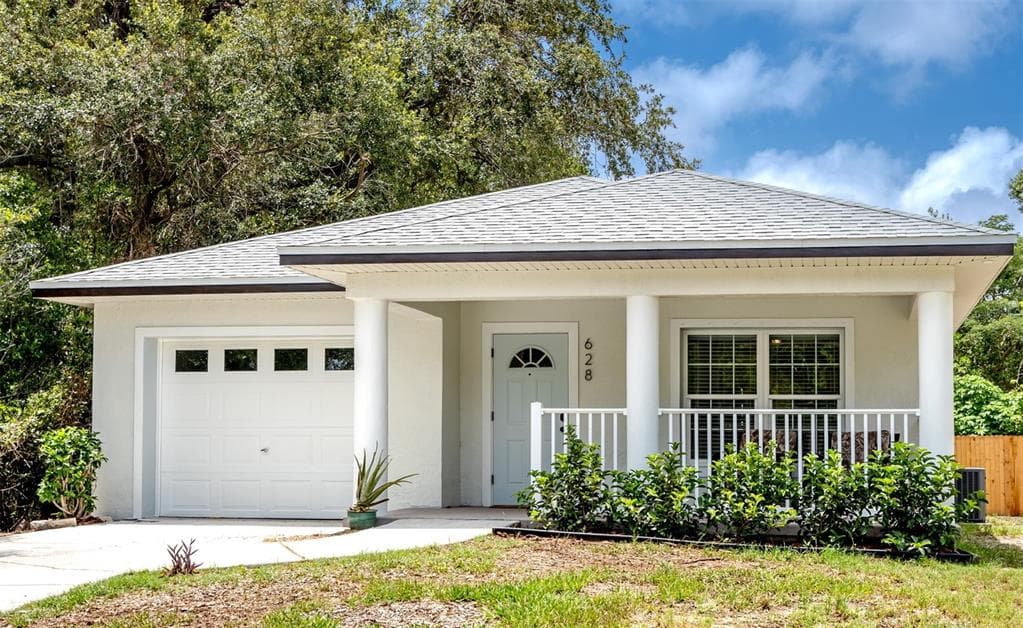 628 E CENTER STREET TARPON SPRINGS, FL 34689