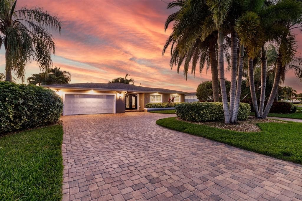 10130 YACHT CLUB DRIVE TREASURE ISLAND, FL 33706