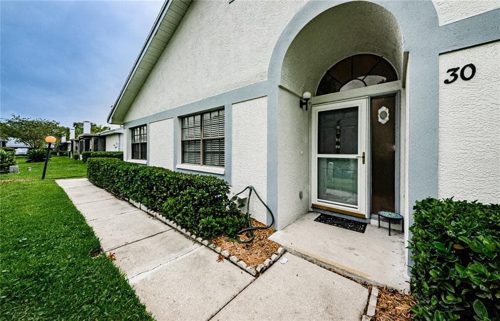 2749 COUNTRYSIDE BOULEVARD UNIT 30 CLEARWATER, FL 33761