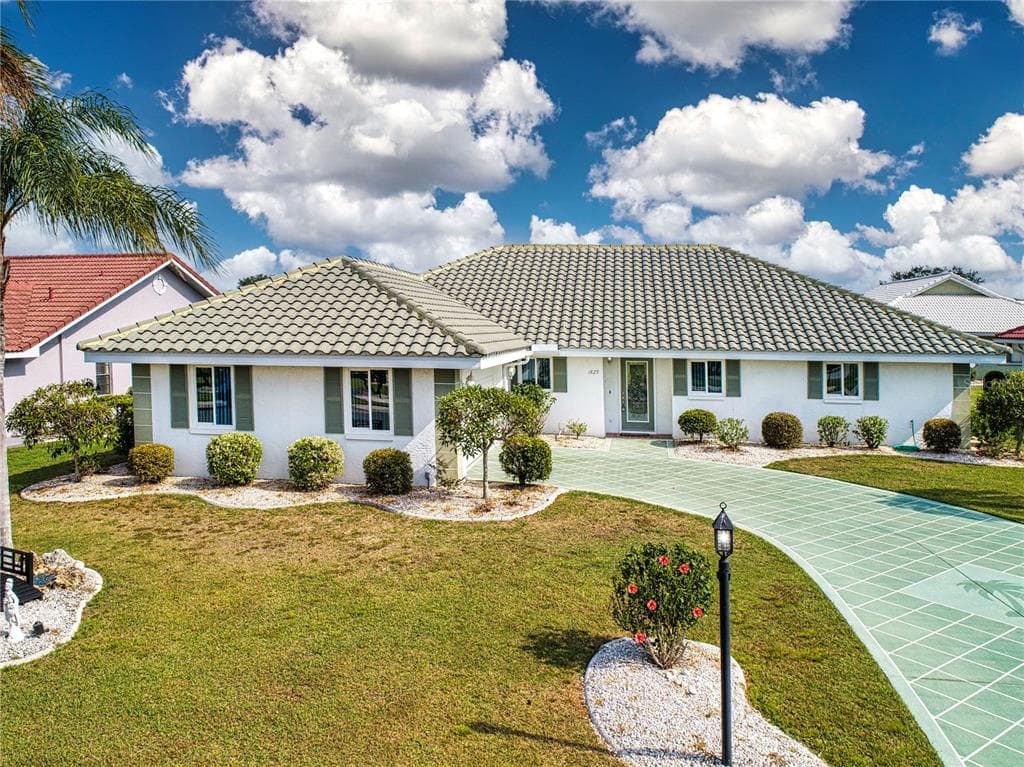 1829 WOLF LAUREL DRIVE SUN CITY CENTER, FL 33573