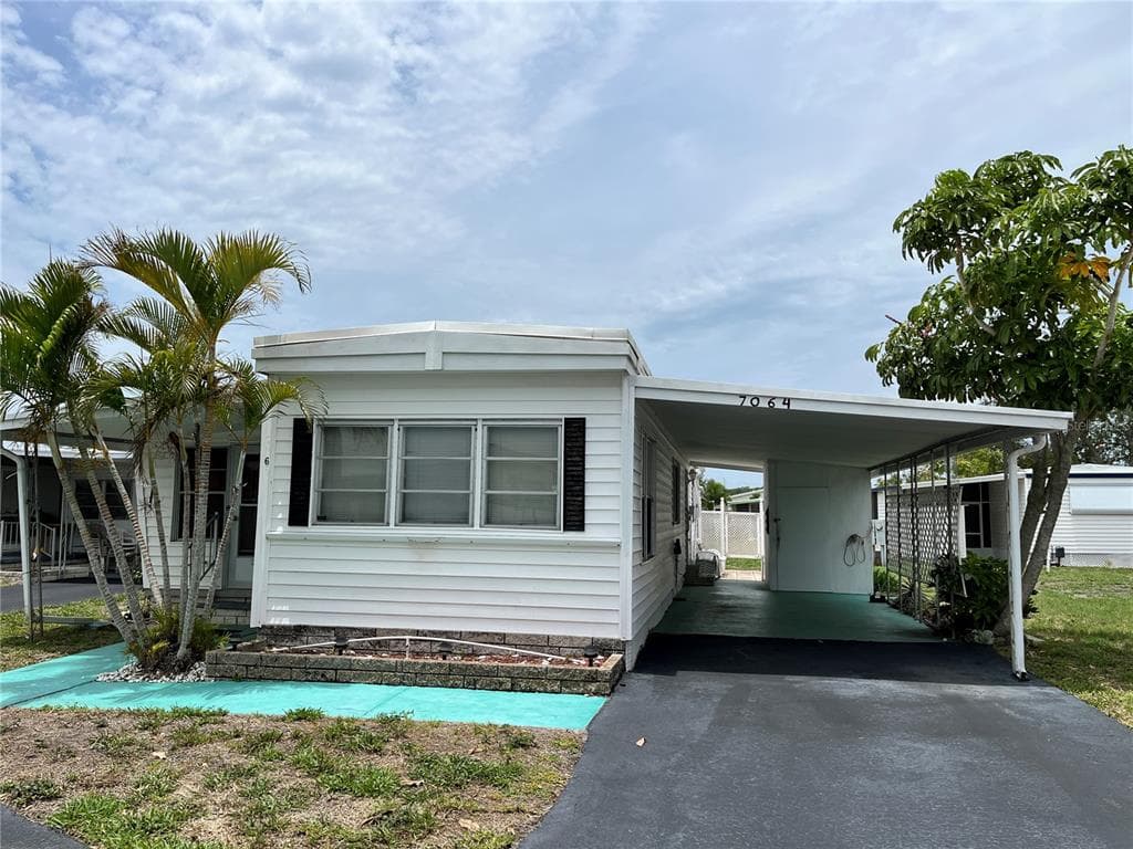 7064 MOUNT HAWTHORNE ROAD NE UNIT 584 ST PETERSBURG, FL 33702
