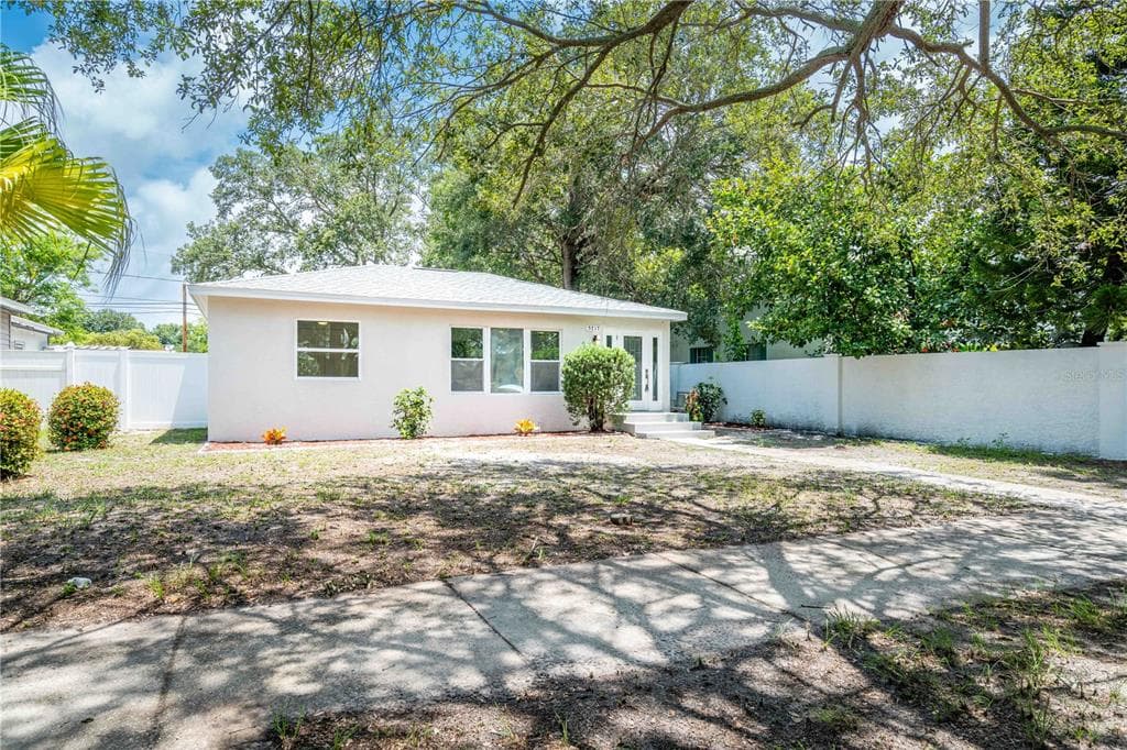 5717 1ST AVENUE N ST PETERSBURG, FL 33710