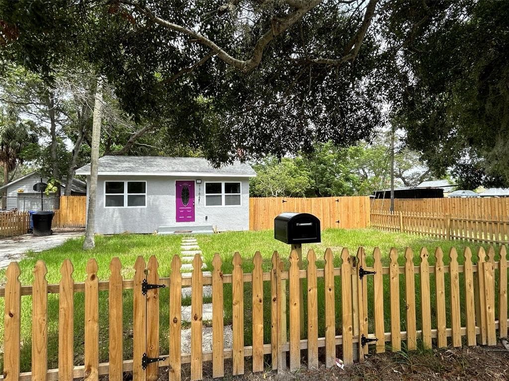 1766 NEWARK STREET S ST PETERSBURG, FL 33711