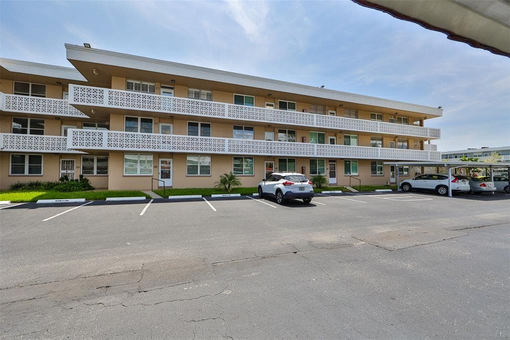 4915 BAY STREET NE UNIT 334 ST PETERSBURG, FL 33703