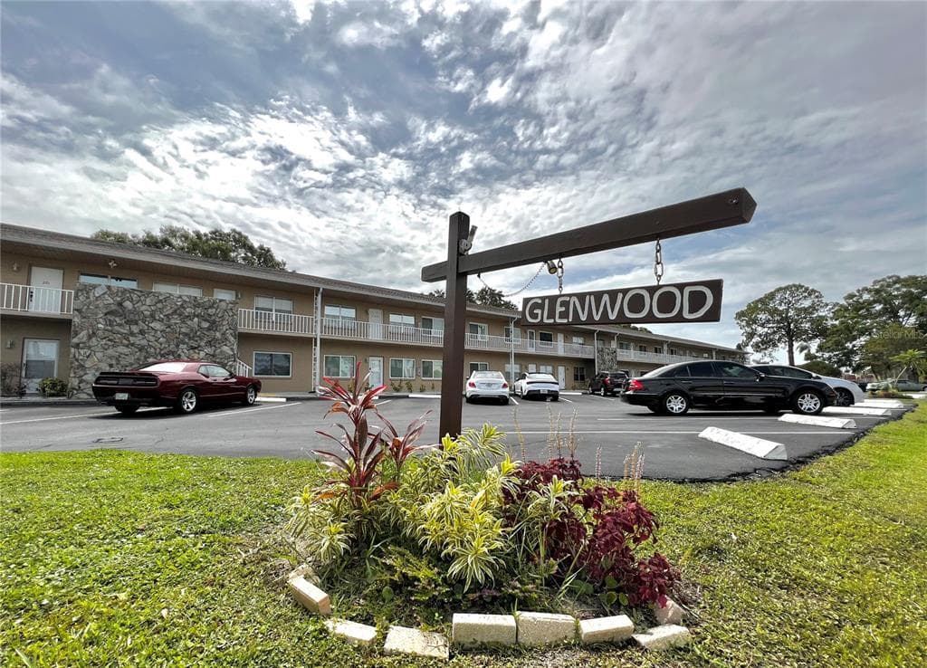 8039 GARDEN DRIVE UNIT 103 SEMINOLE, FL 33777