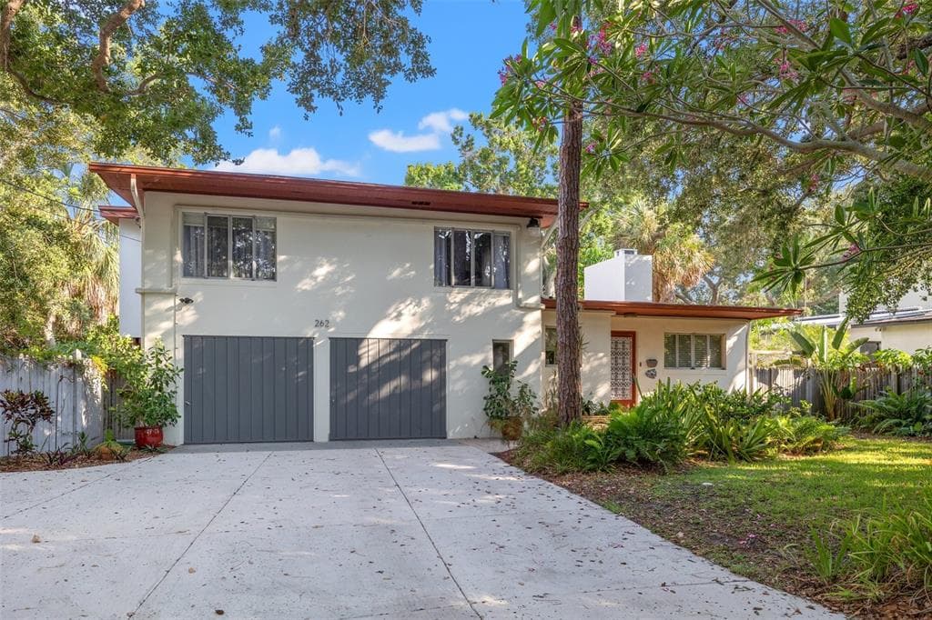 262 DRIFTWOOD ROAD SE ST PETERSBURG, FL 33705