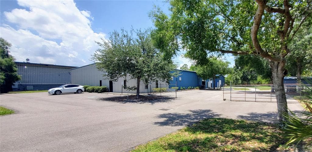 7702 INDUSTRIAL LANE TEMPLE TERRACE, FL 33637