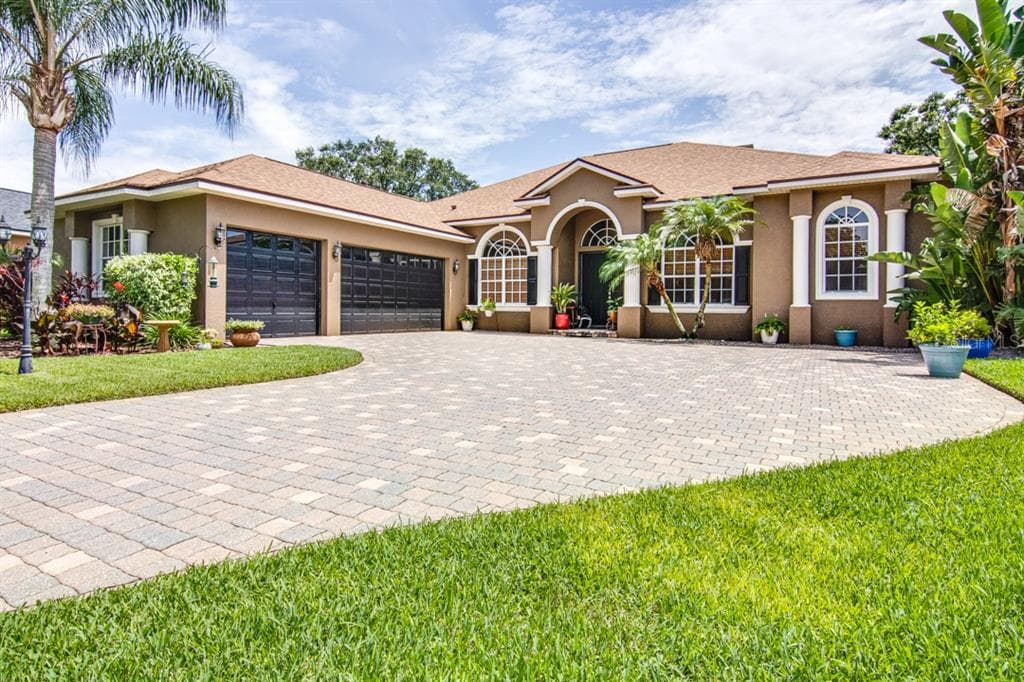 1114 CARRIAGE PARK DRIVE VALRICO, FL 33594