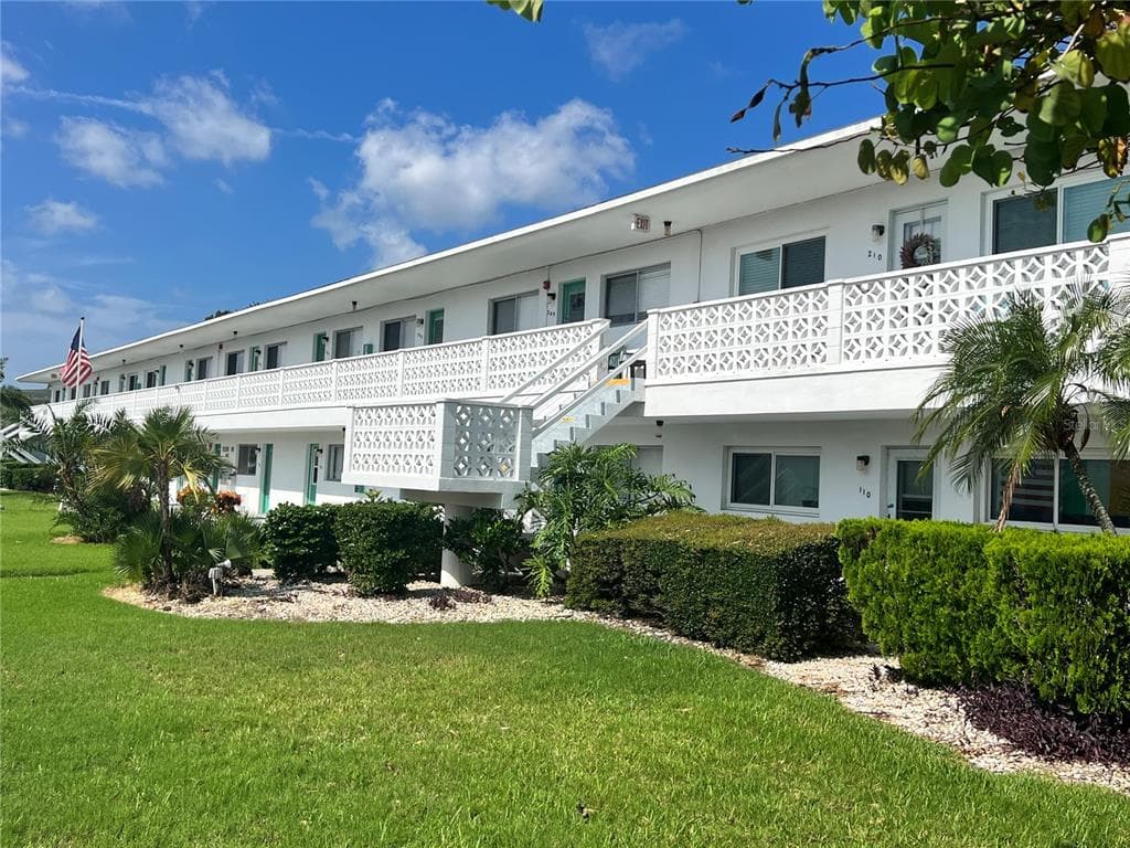 11200 86TH AVENUE UNIT 107 SEMINOLE, FL 33772