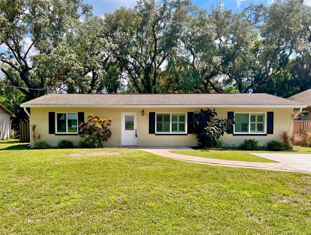 1912 TAYLOR LANE TAMPA, FL 33618