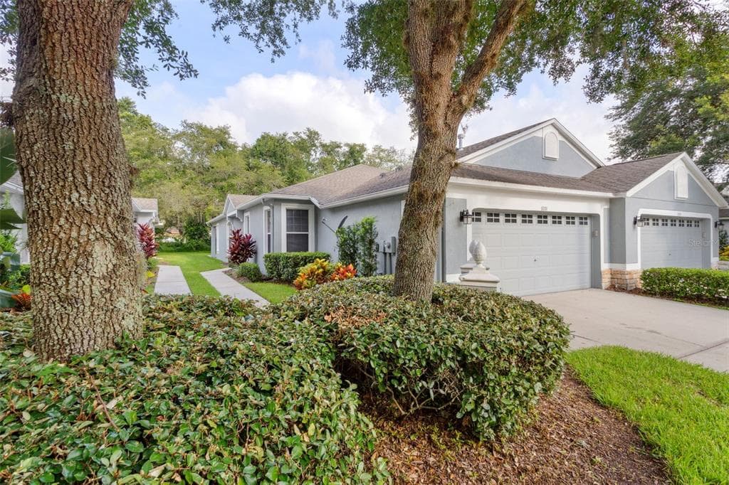 6001 SANDHILL RIDGE DRIVE LITHIA, FL 33547